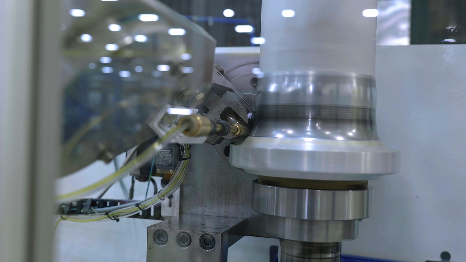 Cold rolling machine rolling a propeller component on a Segers production line